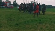 Rekonstrukcja historyczna z husarią w Łowiczu z okazji rocznicy wygranej bitwy pod Chocimiem