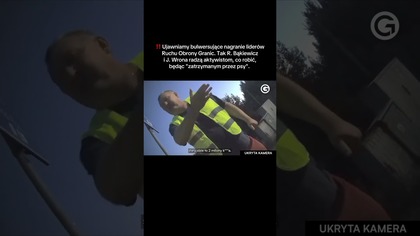  Na potrzeby reportażu Granica Fałszu dziennikarz Goniec.pl Daniel Arciszewski wcielił się w członka Ruchu Obrony Granic Roberta Bąkiewicza. Wszystko co zobaczył na własne oczy uwiecznił za pomocą ukrytej kamery. 

SUBSKRYBUJ KANAŁ: https://www.youtube.com/channel/UCgPtAPMjueWjDUG25imAt_A?sub_confirmation1
 Wspieraj niezależne dziennikarstwo i pomóż nam się rozwijać:
 https://patronite.pl/Goniec
 https://www.youtube.com/channel/UCgPtAPMjueWjDUG25imAt_A/join
 Goniec -  to kanał informacyjno-publicystyczny. U nas zobaczysz: newsy, wywiady, sondy uliczne oraz bezkompromisowe reportaże - Tak mieszka Zbigniew Ziobro wyświetlono 800 tys., a materiał Iwona Wieczorek - ujawniamy całą prawdę ponad milion razy! To właśnie nasza redakcja ujawniła afery Dagmary Kaźmierskiej, Megakota czy Krzysztofa Rutkowskiego. 
 Na kanale Gońca obejrzysz takie programy jak Układ zamknięty Radka Grucy i Wojtka Mulika, czy Goniec Kryminalny Janusza Schwertnera.
 Wydarzenia, polityka, gospodarka, Sejm, newsy, debaty, konferencje, relacje na żywo, unikatowe shorts w tych tematach czujemy się najlepiej! 
 Wywiady z najbardziej znanymi postaciami polskiej sceny politycznej. Od Platformy Obywatelskiej, Lewicy, PiS, po Konfederację. Na naszej antenie regularnie goszczą tacy politycy jak Adam Bodnar, Radosław Sikorski, Krzysztof Kwiatkowski, Antoni Macierewicz, Krzysztof Bosak czy gen. Leon Komornicki.
 Zaobserwuj nasze profile:
 https://www.linkedin.com/showcase/goniec-pl/
 https://www.facebook.com/goniecpl
 https://www.instagram.com/goniec.pl/
 https://www.tiktok.com/@goniec.pl
 https://goniec.pl/

#bąkiewicz #granica #migranci #ruchobronygranic
