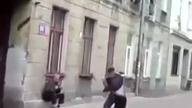 Gnojek dostaje od żula