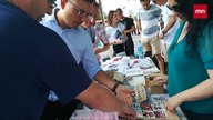 Prowokacja przed Marszem Powstania Warszawskiego - patriotyczne wlepki uznane za mowę nienawiści