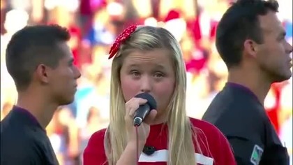 11-latka śpiewa hymn USA