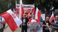 Do Auschwitz nie chcą wpuścić z polskimi flagami! Przepychanki i MOCNE PRZEM&Oacute;WIENIE pod oboze