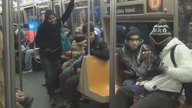 Brzuchom&oacute;wca w metrze