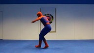 Tak powinien walczyć Spiderman