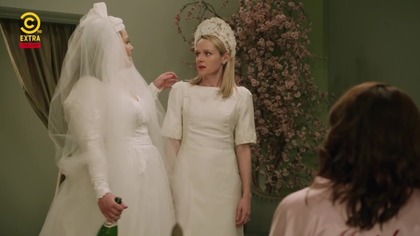 Sezon 3 Odcinek 17 - The Final Robe
Mary Louise musi dokonać wyboru dw&oacute;ch druhen na sw&oacute;j ślub. Niestety, musi rozstrzygnąć tę kwestię, mając trzy kandydatki. Caroline słyszy u lekarza nieoczekiwaną diagnozę.

Źr&oacute;dło: https://www.teleman.pl/tv/Grono-Nie-Pedagogiczne-3-Ostatnia-Druhna-17-2465338
