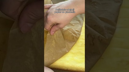 Rolada biszkoptowa z bitą śmietaną i galaretką #shorts #rolada #biszkopt #śmietana #deser #ciasto