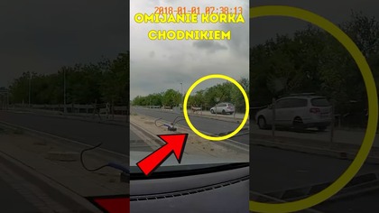 Omijanie korka chodnikiem #vw #passat #polska #policja #polskiedrogi