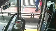 Chiny: Kierowca autobusu powstrzymał kobietę przed samobójstwem