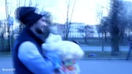 Rozdawanie jedzenia bezdomnym