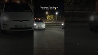 Pokaz świateł zagrany przez ponad 20 Tesli na zlocie!