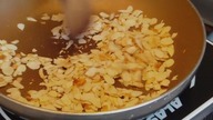 Deser truskawkowy z bezami - Video-Kuchnia. pl