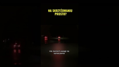 Auto w rowie przez chwilę nieuwagi.  Patrz na oznaczenia! #droga #uwaga