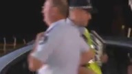 Lewis Hamilton przymknięty