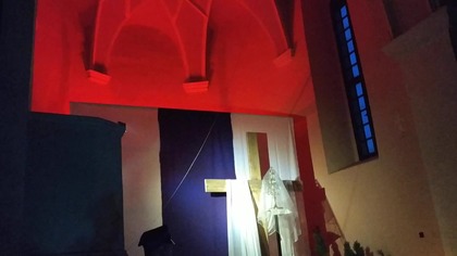 Czuwanie przy Grobie Pańskim w kościółku - schola Aniołki z Markuszowa