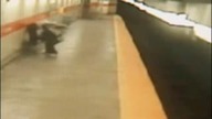 Makabryczny atak w metrze  Rzucił dziewczynę na tory