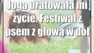 Joga uratowała mi życie.  Festiwal z psem z głową w dół