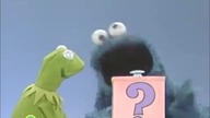 Ulica Sezamkowa - Kermit i Ciasteczkowy Potw&oacute;r i Tajemnicze Pudełko (Wersja Angielska)