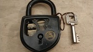 Zamek na klucz piórowy - jak działa? Prezentacja mechanizmu na kłódce, która nie ma nic do ukrycia;)