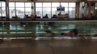 Gdy drużyna pływaczek nudzi się na lotnisku