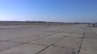 Niebezpieczny manewr SU-27 nad głowami ludźmi