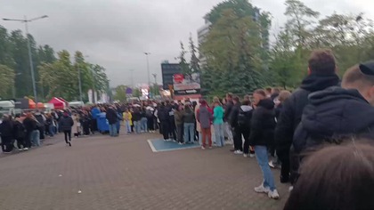 Krótki film przed wejściem na koncert Young Igiego