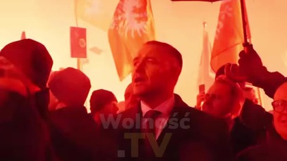 NAWROCKI ŚPIEWA ROTĘ NA MARSZU! 