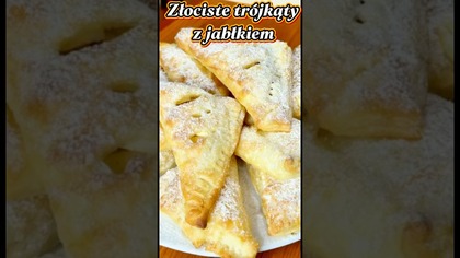 Ekspresowe trójkąty z jabłkiem  Najszybszy deser z ciasta francuskiego! #jabłka #przepis #shorts