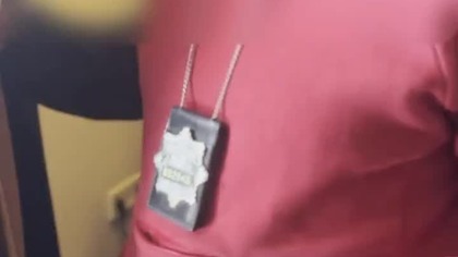 Jakub Klebba - Interwencja policji i awantura z właścicielką hotelu z którego #Batman wywiesił baner ByleNieTrzaskowski.  Happening @puternickik z Gda