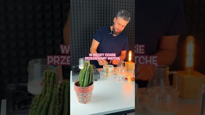 Rozgrzewająca matcha z imbirem, miodem i chilli  przepis z e-booka Czajnikowy.pl 