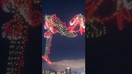 Chiński smok z dronów w ramach Święta Smoczych Łodzi w Shenzhen #shorts