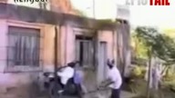 Smieszne wideo - podawanie i ladowanie