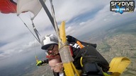 Kornelia Sobiech ma 70 lat i skoczyła ze spadochronem z 4 tysięcy metrów