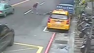 Wypadek kobiety na skuterze