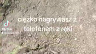 Cieszyn park rowerowy z komórką w ręku nie da się jechać