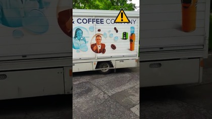 Zawodowiec w Krakowie jeździ pod prąd #shorts #rikordwidjo