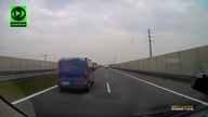 Idiota w busie blokuje karetkę na A4