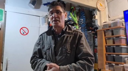 Kanarki się klują * Kurczaki żerują * 14. 12. 2025