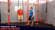 Trening MMA - Pompki na kółkach
