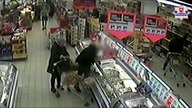 Bezczelna kradzież portfela w hipermarkecie