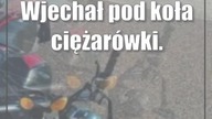 Wjechał pod koła ciężarówki.  Motorowerzysta zginął na miejscu