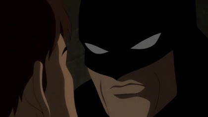 Bruce Wayne powraca do rodzinnego Gotham z myślą o walce ze zorganizowaną przestępczością. Jego sojusznikiem staje się porucznik policji Jim Gordon. 

Gdy Gotham City desperacko potrzebuje bohater&oacute;w, dw&oacute;ch mężczyzn postanawia podjąć walkę o sprawiedliwość... Nie przegap nowego animowanego filmu DC Universe opartego na przełomowej historii Franka Millera! Przeżyj dynamiczną wizję pierwszego roku działań Mrocznego Rycerza oraz bądź świadkiem narodzin jego niezwykłej przyjaźni z Jimem Gordonem.