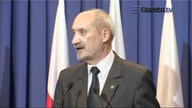 Macierewicz zadał pytania i wyszedł z komisji