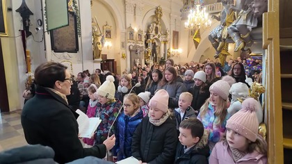 Kolęda Jezusa narodzonego w wykonaniu scholi Aniołki z Markuszowa.  29 grudnia 2024 r.