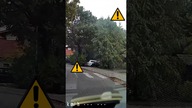 Niewiele brakowało od zderzenia z wyjeżdżającym Porsche spod domu #shorts #rikordwidjo
