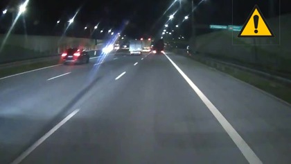 Wypadek na A1 - tir pozostawiony na prawym pasie na światłach awaryjnych