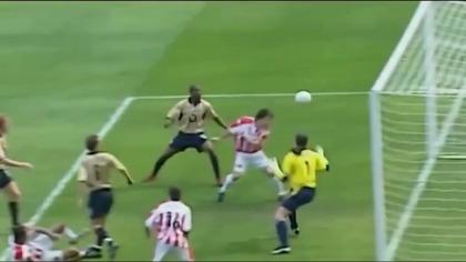 Amazing Goalkeepers Saves - Craziest Saves Ever