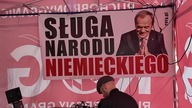 Miasteczko Gniewu przed siedzibą Tuska