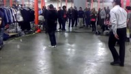 Nowojorski policjant w walce breakdance
