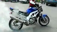 Nieudany burnout na motocyklu