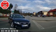 Kierowca Audi wymusza pierwszeństwo i doprowadza do kolizji trzech pojazdów.  STOP PIRAT